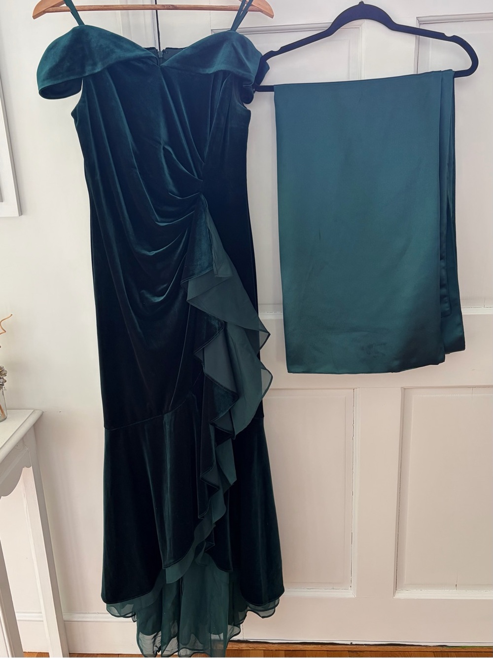 Elegant Emerald green velvet dress - Picture 4 of 4